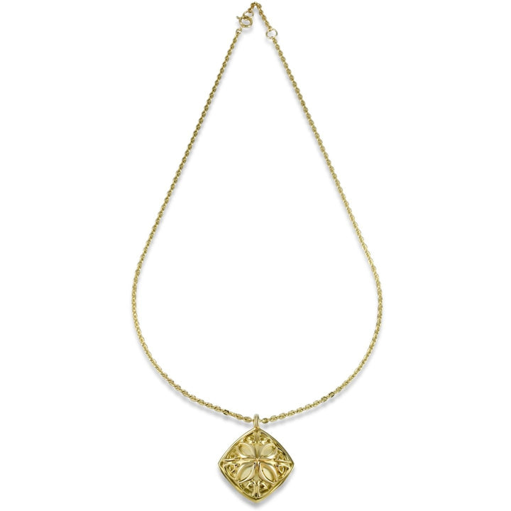 gold pendant necklace