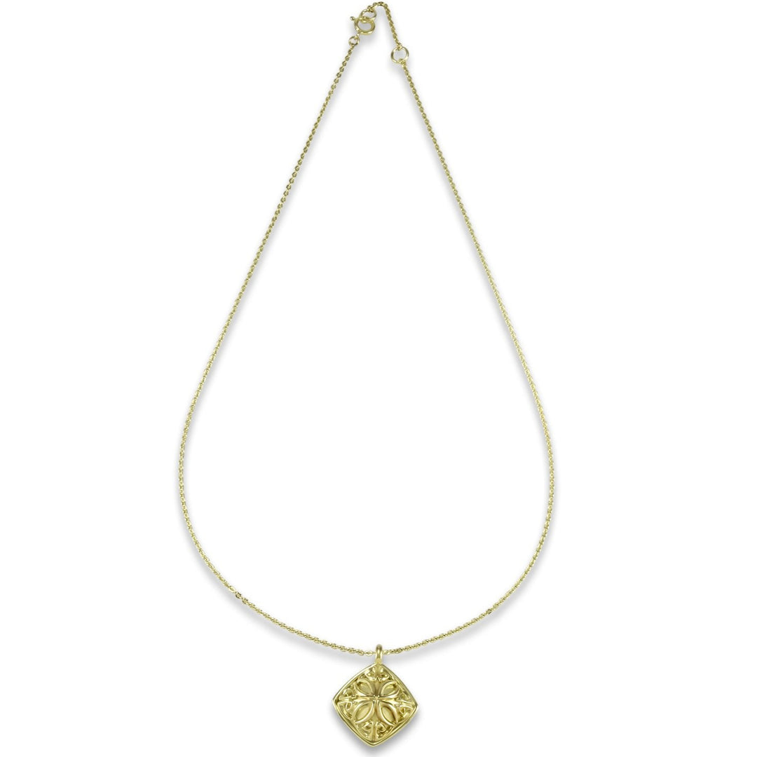 gold pendant necklace