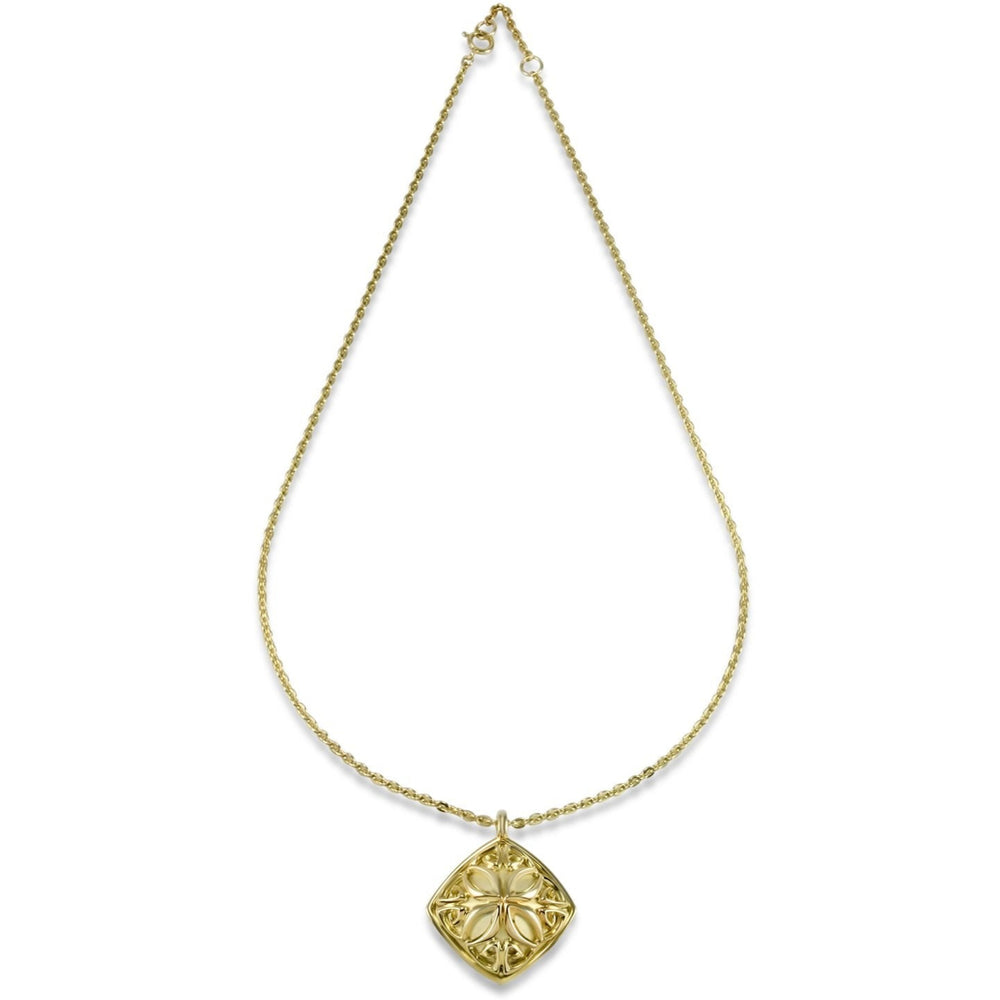 gold pendant necklace