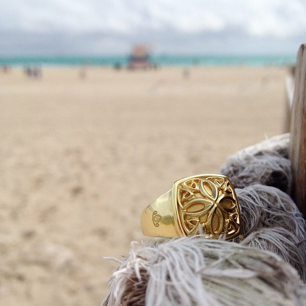 Summer style at the beach: REALM Insignia Ring in 18K Gold Vermeil